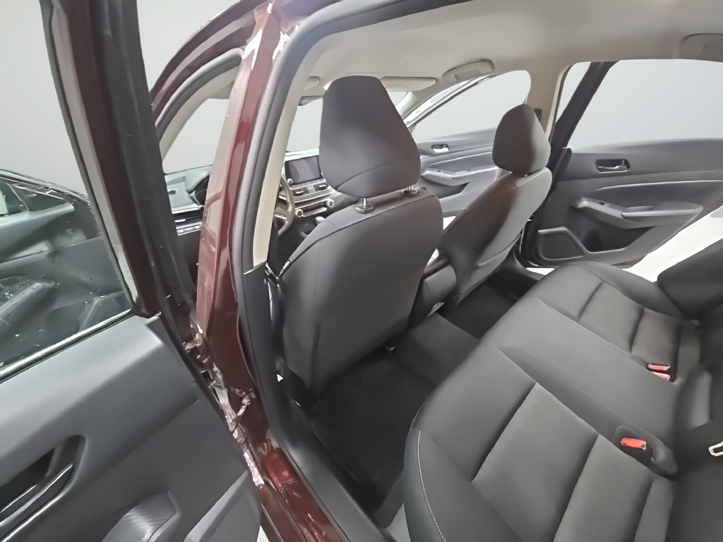 Used 2024 Nissan Altima 2.5 SV FWD image 17
