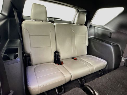 Used 2023 Chevrolet Traverse LS FWD image 28