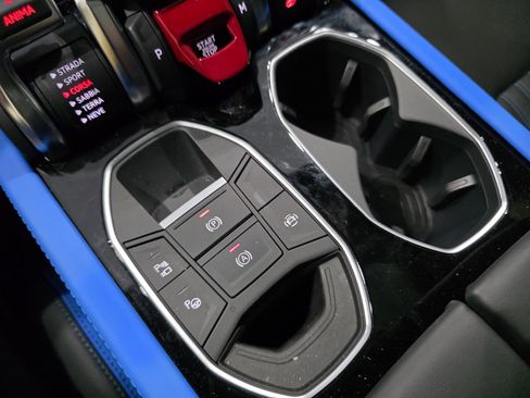 Used 2025 Lamborghini Urus SE image 20