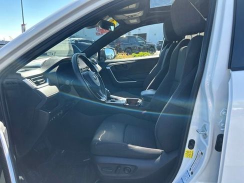 Used 2021 Toyota RAV4 SE w/ Weather & Moonroof Package AWD/4WD image 18