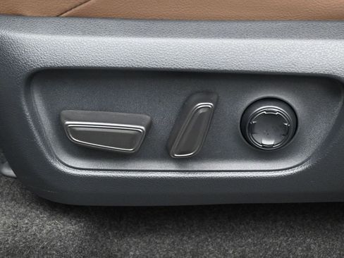 Certified 2025 Toyota 4Runner Limited image 10