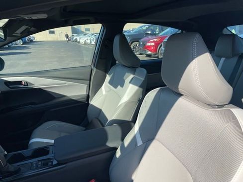 Used 2025 Toyota Camry SE w/ Multimedia Upgrade Package image 5