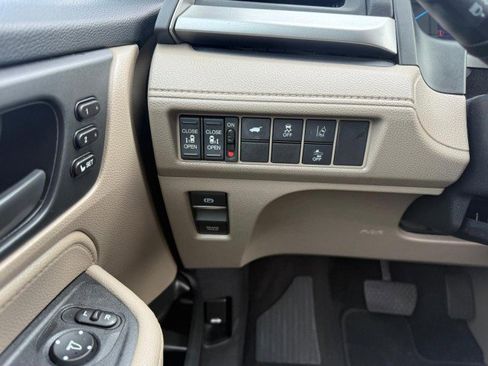 Used 2019 Honda Odyssey EX-L image 19