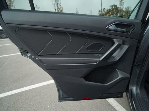 Used 2023 Volkswagen Tiguan SE R-Line image 16