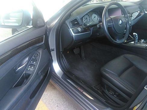 Used 2011 BMW 550i Sedan image 16