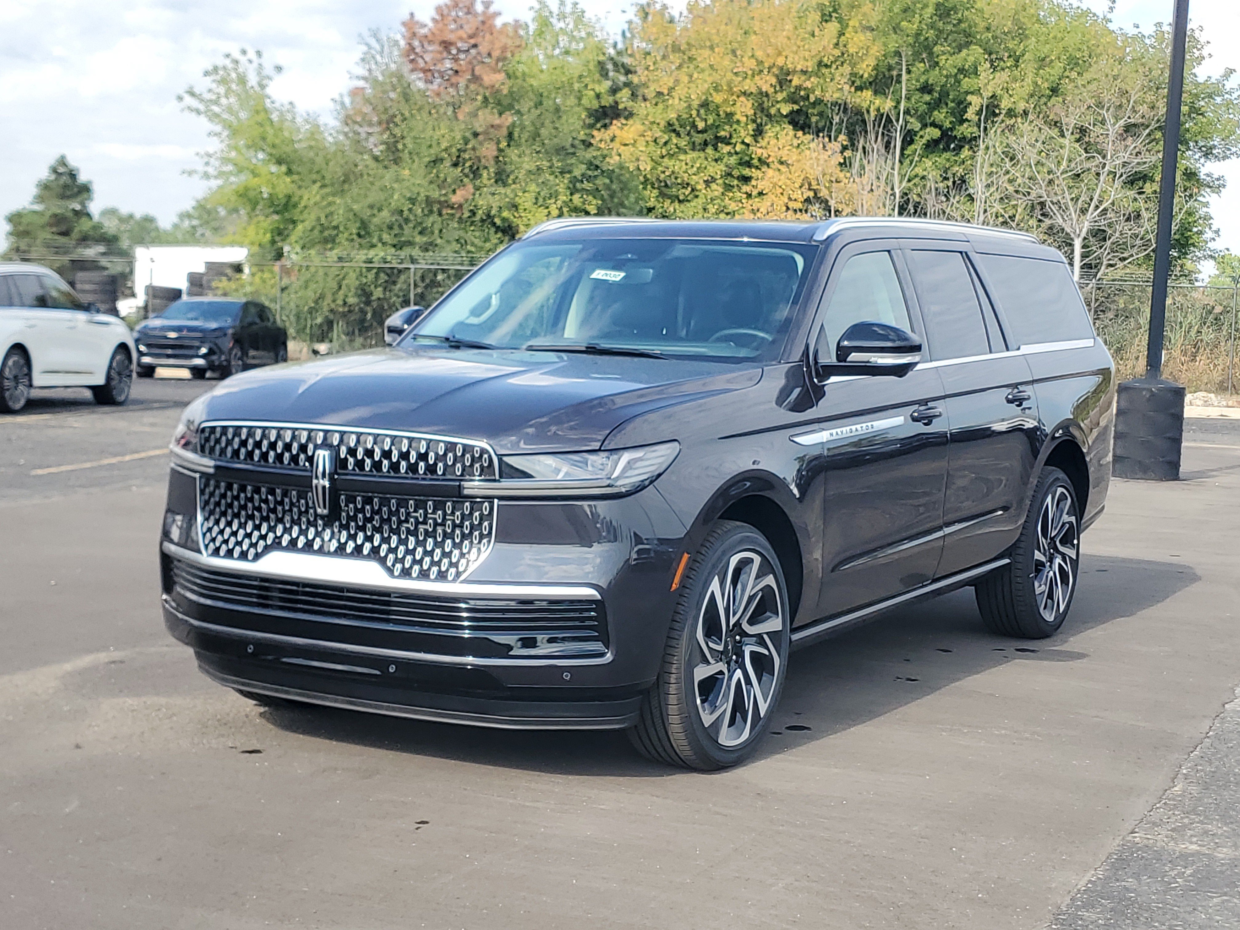 New 2027 Lincoln Navigator L Reserve AWD/4WD image 2