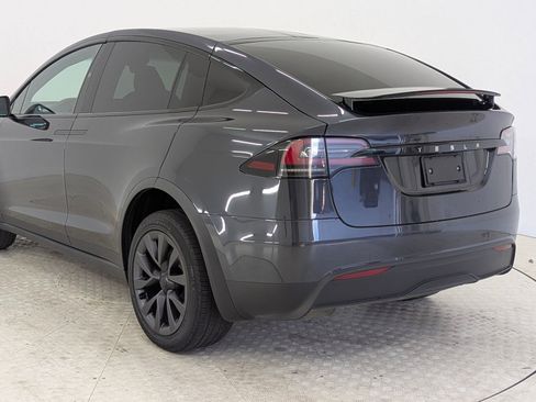 Used 2025 Tesla Model X image 3
