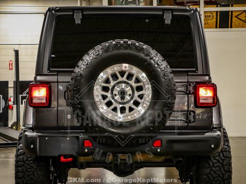 Used 2018 Jeep Wrangler Unlimited Sahara AWD/4WD image 57
