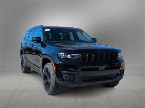 New 2025 Jeep Grand Cherokee L Altitude image 2