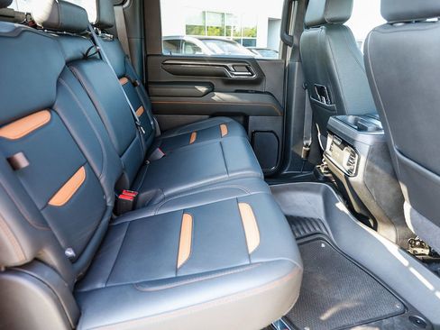 Used 2024 GMC Sierra 2500 AT4 w/ AT4 Premium Plus Package AWD/4WD image 18