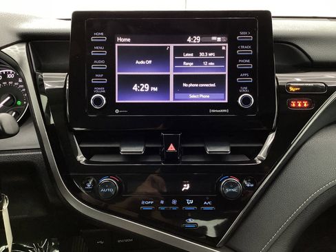 Used 2022 Toyota Camry SE image 34