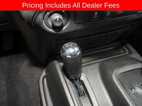 Used 2017 Jeep Wrangler Unlimited Sahara w/ Connectivity Group AWD/4WD image 15