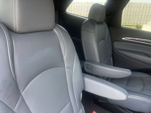 Used 2024 Buick Enclave Premium AWD/4WD image 38