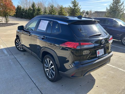 Certified 2023 Toyota Corolla Cross XLE image 4