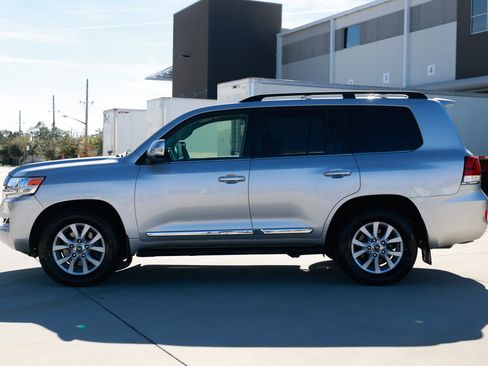 Used 2017 Toyota Land Cruiser image 8