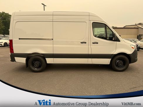 Used 2026 Mercedes-Benz Sprinter 2500 image 9