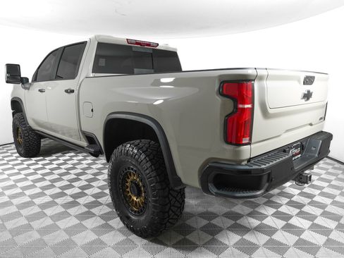 Used 2026 Chevrolet Silverado 2500 ZR2 AWD/4WD image 7