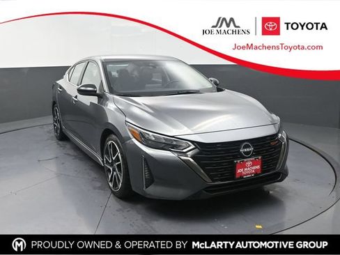 Used 2025 Nissan Sentra SR FWD image 1