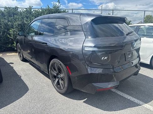Used 2024 BMW iX xDrive50 w/ Premium Package AWD/4WD image 5