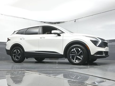 Used 2025 Kia Sportage LX FWD image 31