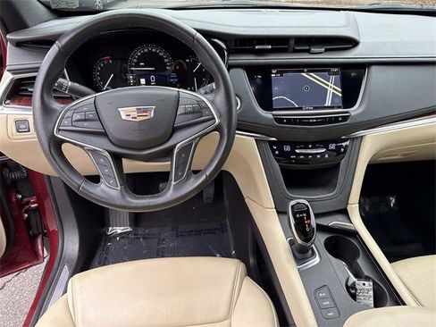 Used 2018 Cadillac XT5 Premium Luxury image 18