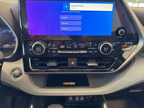 Used 2023 Toyota Highlander Limited image 30