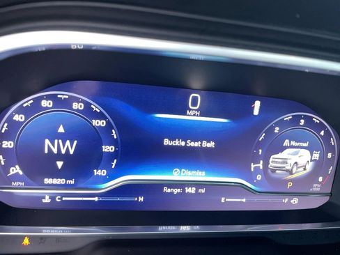 Used 2023 Chevrolet Suburban Z71 w/ Luxury Package image 13