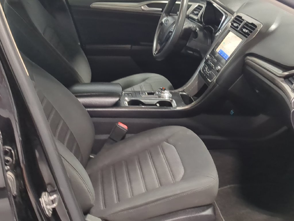 Used 2020 Ford Fusion SE FWD image 26
