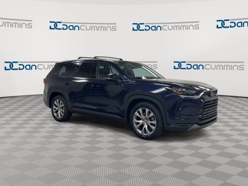 Used 2024 Toyota Grand Highlander AWD image 2