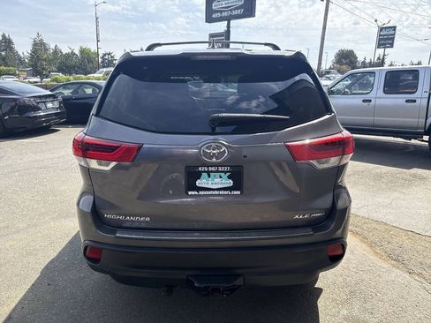 Used 2017 Toyota Highlander XLE AWD/4WD image 5