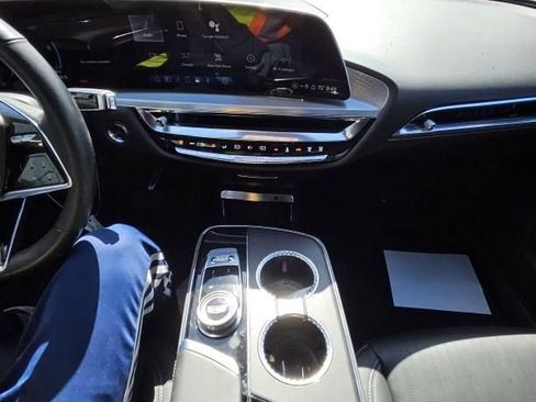 Used 2024 Cadillac Lyriq Sport RWD image 4