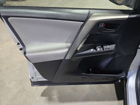 Used 2015 Toyota RAV4 LE AWD/4WD image 23