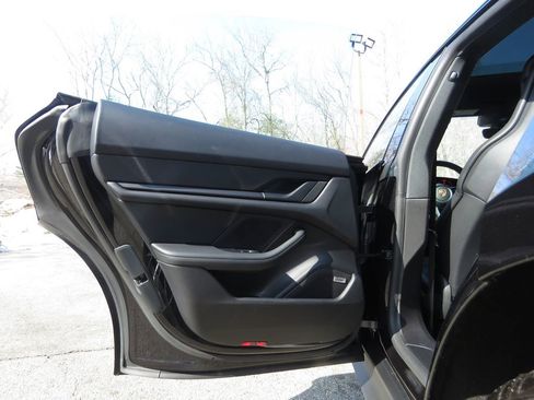 Used 2024 Porsche Taycan image 19