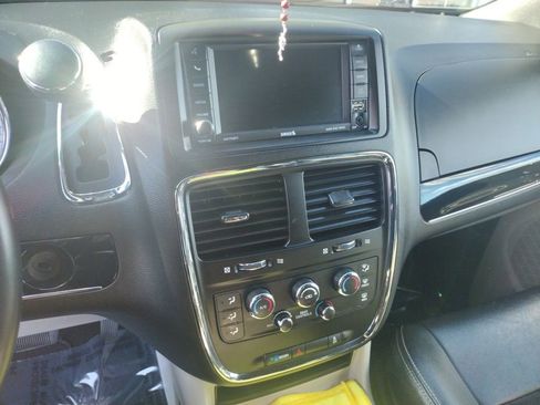 Used 2019 Dodge Grand Caravan SXT image 21