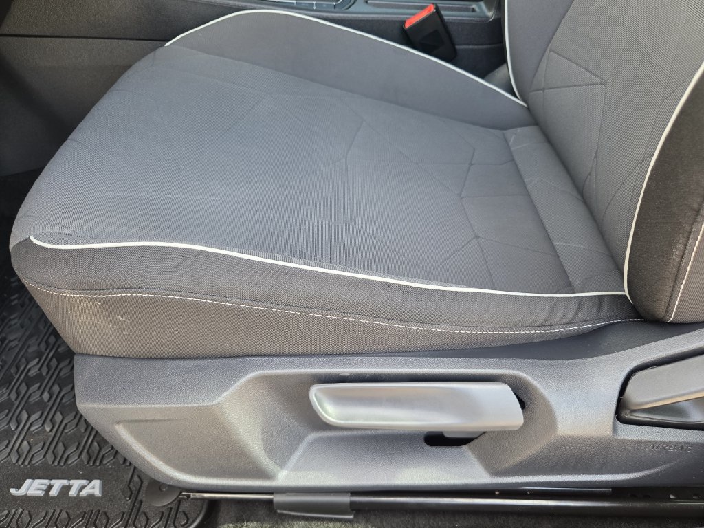 Used 2026 Volkswagen Jetta Sport FWD image 21