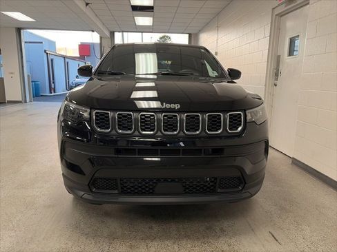 Used 2025 Jeep Compass Sport image 5