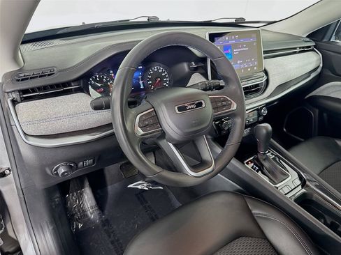 Used 2022 Jeep Compass Latitude FWD image 10