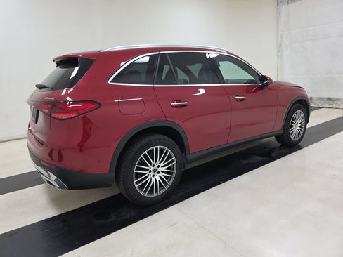 Used 2025 Mercedes-Benz GLC 300 4MATIC image 4