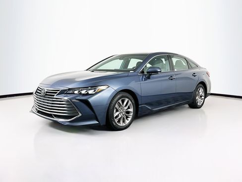 Used 2021 Toyota Avalon XLE image 3
