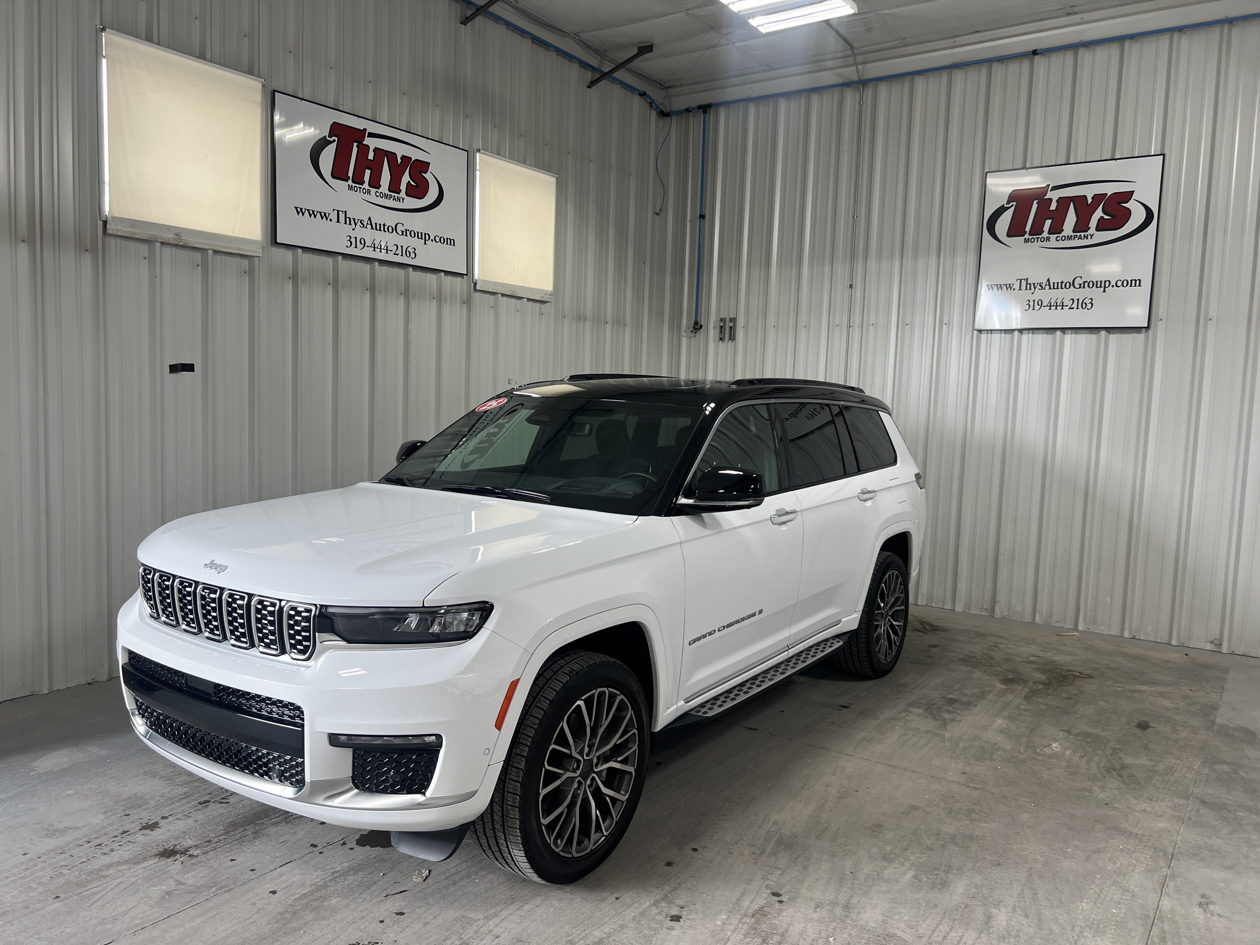 Used 2025 Jeep Grand Cherokee L Summit AWD/4WD image 5