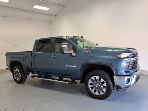Used 2026 Chevrolet Silverado 2500 LT w/ All Star Edition AWD/4WD image 2