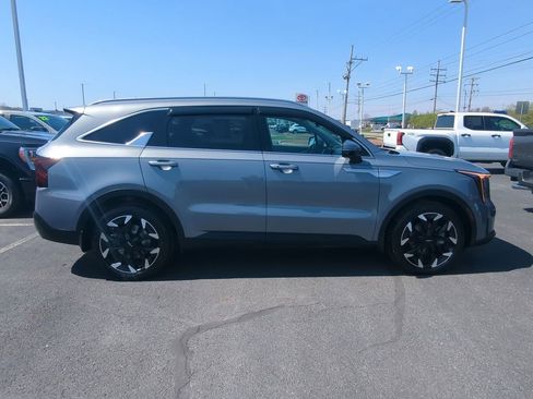 Used 2025 Kia Sorento EX w/ Panoramic Sunroof Package FWD image 9