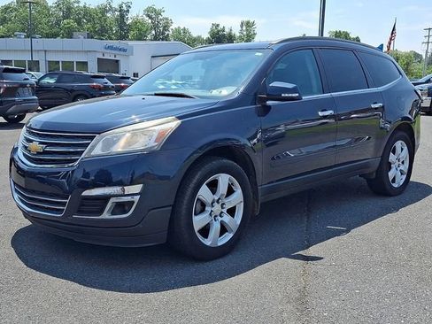 Used 2016 Chevrolet Traverse LT w/ Style and Technology Package AWD/4WD image 3