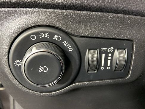 Used 2018 Jeep Compass Latitude image 9