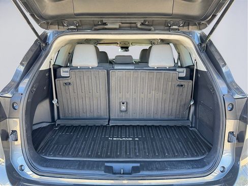 Used 2020 Toyota Highlander L FWD image 25