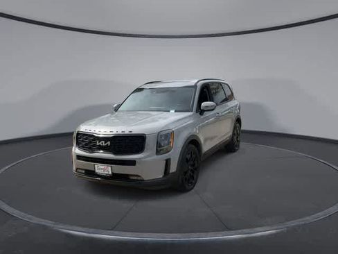 Used 2022 Kia Telluride SX w/ SX Prestige Package image 3