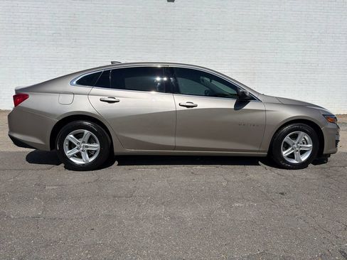 Used 2025 Chevrolet Malibu LS FWD image 1