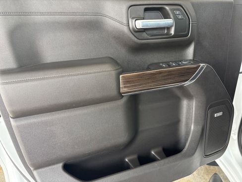 Used 2021 Chevrolet Silverado 1500 LT Trail Boss w/ Convenience Package II image 11