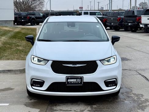 Used 2024 Chrysler Pacifica Select image 7