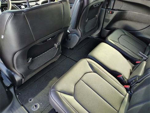 New 2026 Chrysler Pacifica Select image 30